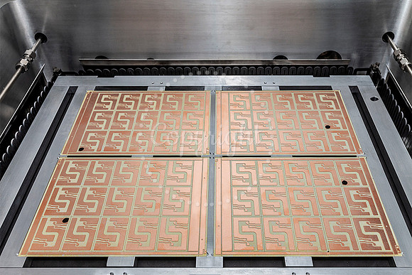 8301 Inside oven with plate-SST